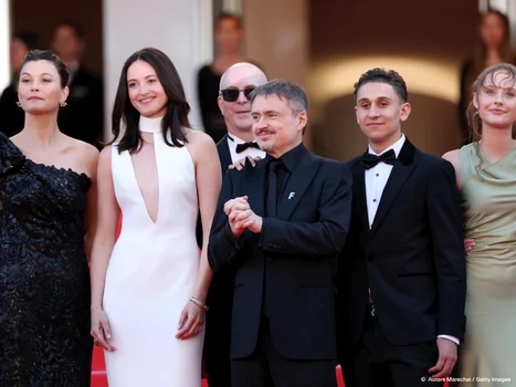 Moment istoric pentru România la Cannes! 12 minute de aplauze în picioare și anunțul care ne poate aduce primul Oscar!