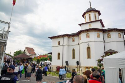 Minune în Pitești! Moaștele Sfintei Mironosițe Maria Magdalena au scos mii de oameni în stradă! Trebuie să ajungi aici până pe 24 mai! 1 moaste1