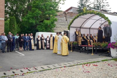 Minune în Pitești! Moaștele Sfintei Mironosițe Maria Magdalena au scos mii de oameni în stradă! Trebuie să ajungi aici până pe 24 mai! 2 moaste2