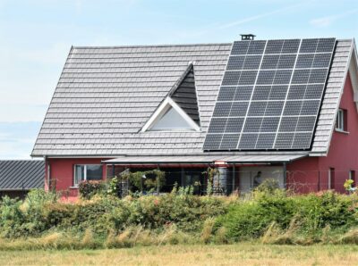 Au dat 7.500$ pe panouri solare, dar facturile au explodat. Ce au descoperit în contor după ce au chemat experții?