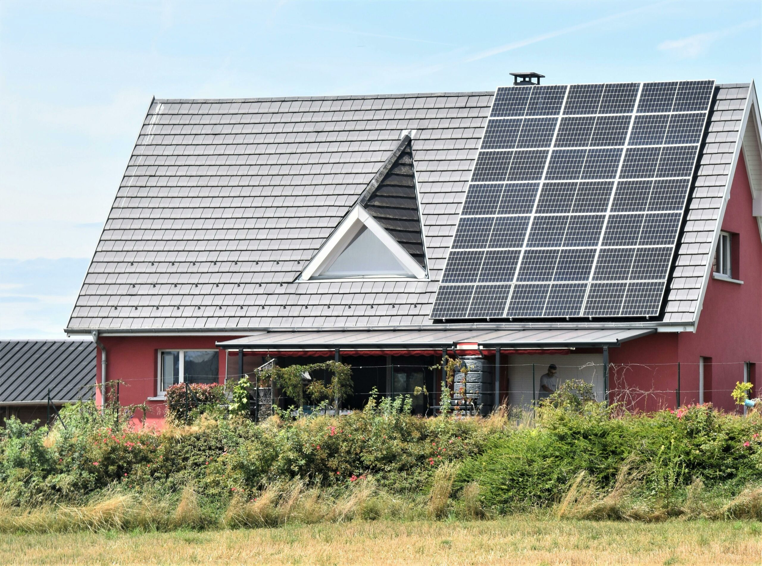 Au dat 7.500$ pe panouri solare, dar facturile au explodat. Ce au descoperit în contor după ce au chemat experții?