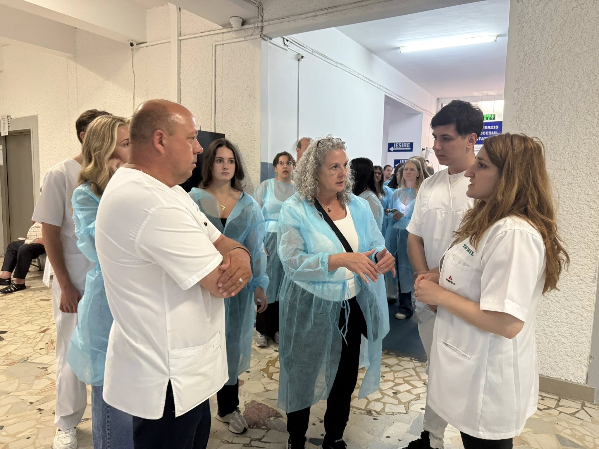 Studenți din SUA și Spania, schimb de experiență la Spitalul Județean de Urgență Pitești! GALERIE FOTO!