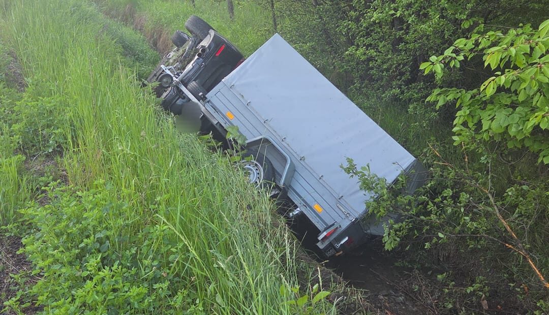 ALERTĂ de ultimă oră în Câmpulung! TIR căzut în râpă: ACCIDENT ÎNFIORĂTOR!