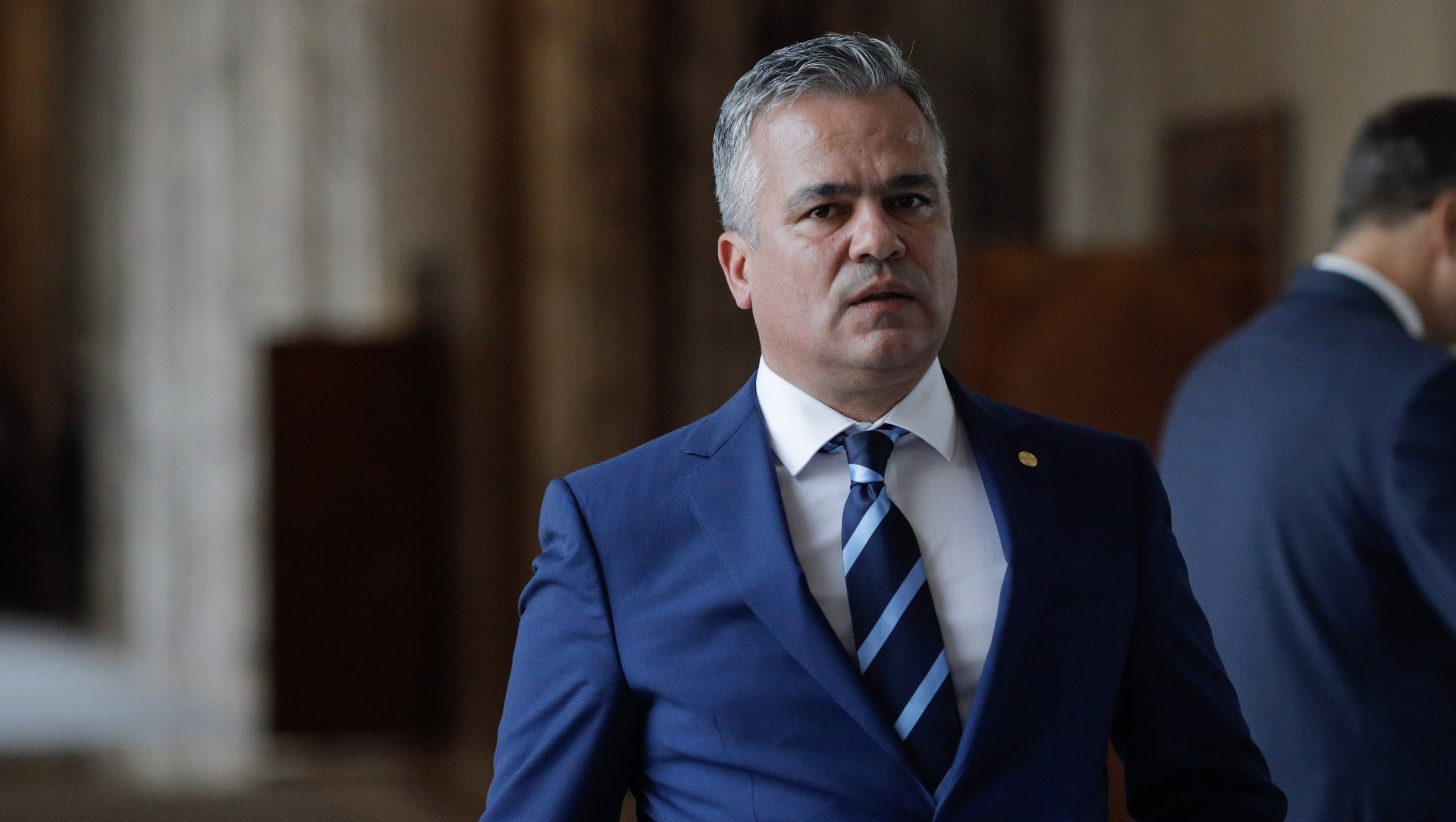 BOMBĂ în Parlament! Adrian Veștea, la MÂNA lui George Simion: PLANUL SECRET care decide SOARTA noului Guvern la ora 21:30!
