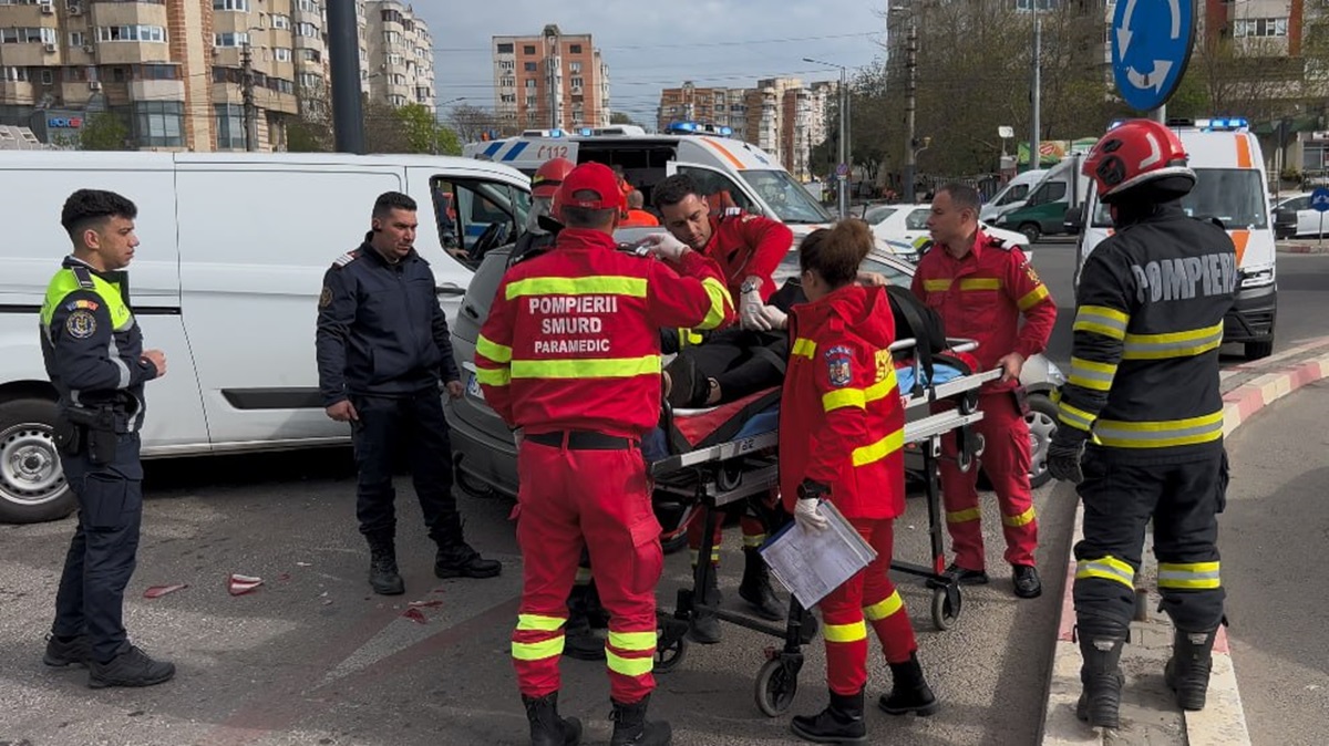 Alertă de ultimă oră! O femeie s-a prăbușit în plină stradă, lângă un mall: Medicii au intervenit de urgență!