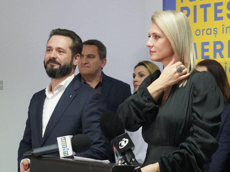 Mihai Coteț o CONTRAZICE pe Alina Gorghiu: „A fost o întrebare pusă pe WhatsApp. Nu a EXISTAT un VOT al PRIMARILOR pentru Adrian Veștea”