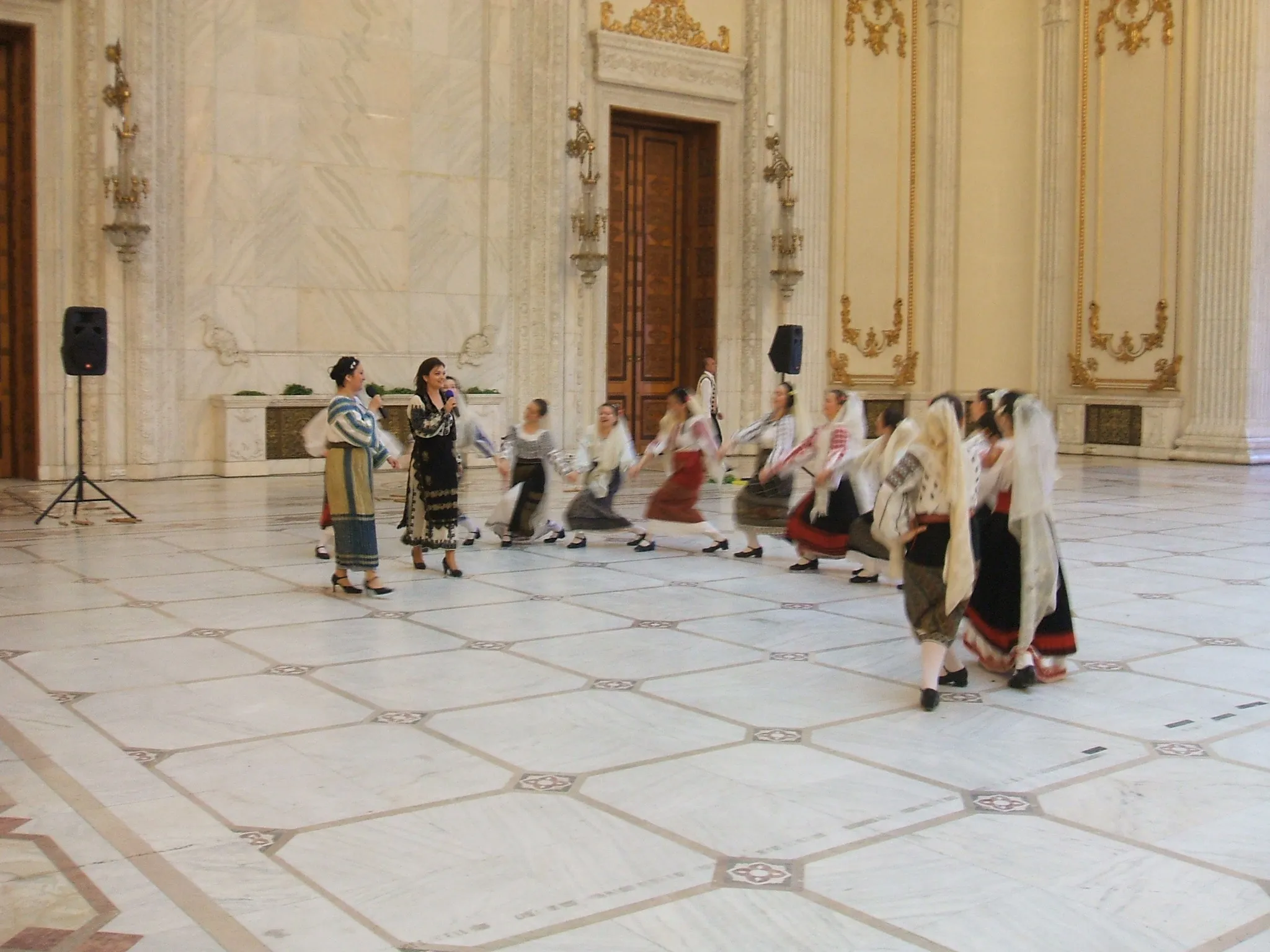 Șoc la Palatul Parlamentului! Ce au făcut în timp ce țara e la un pas de colaps: Imaginile care i-au revoltat pe români
