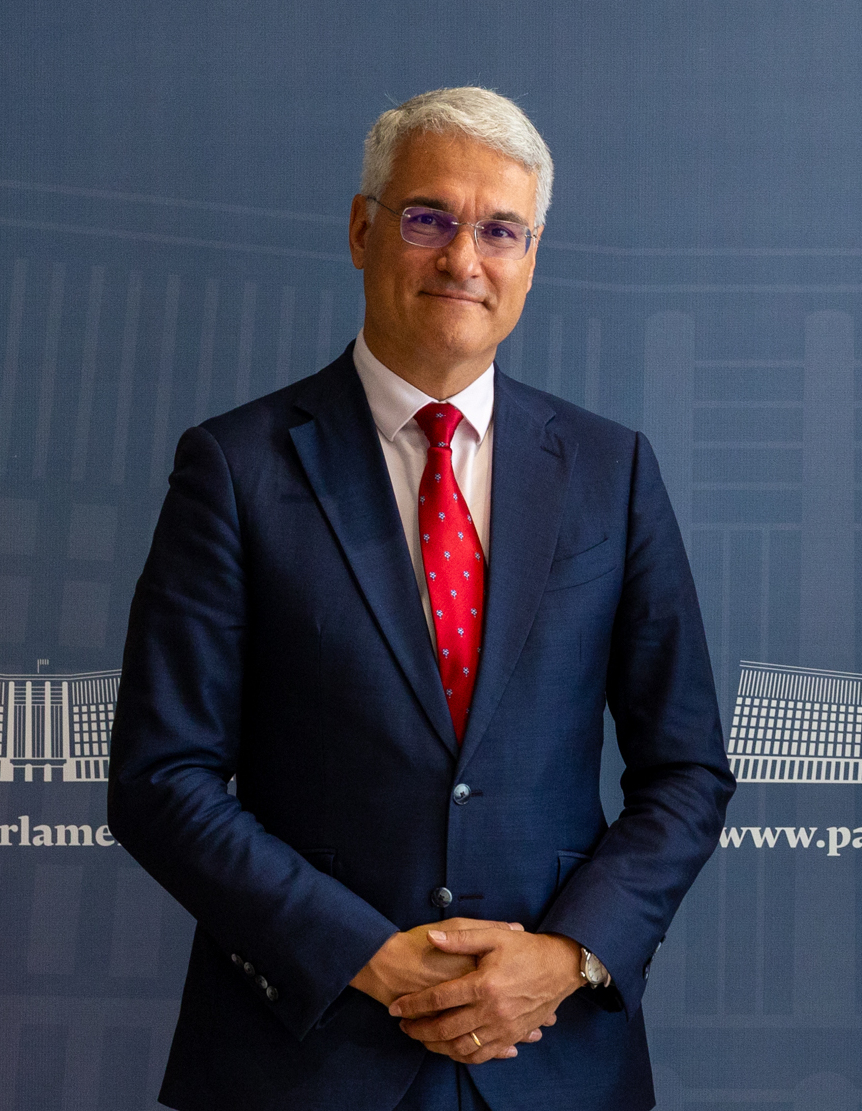 Veste uriașă pentru toți bugetarii! Ce se întâmplă cu salariile după noua lege: Anunțul oficial care îi vizează pe milioane de români!