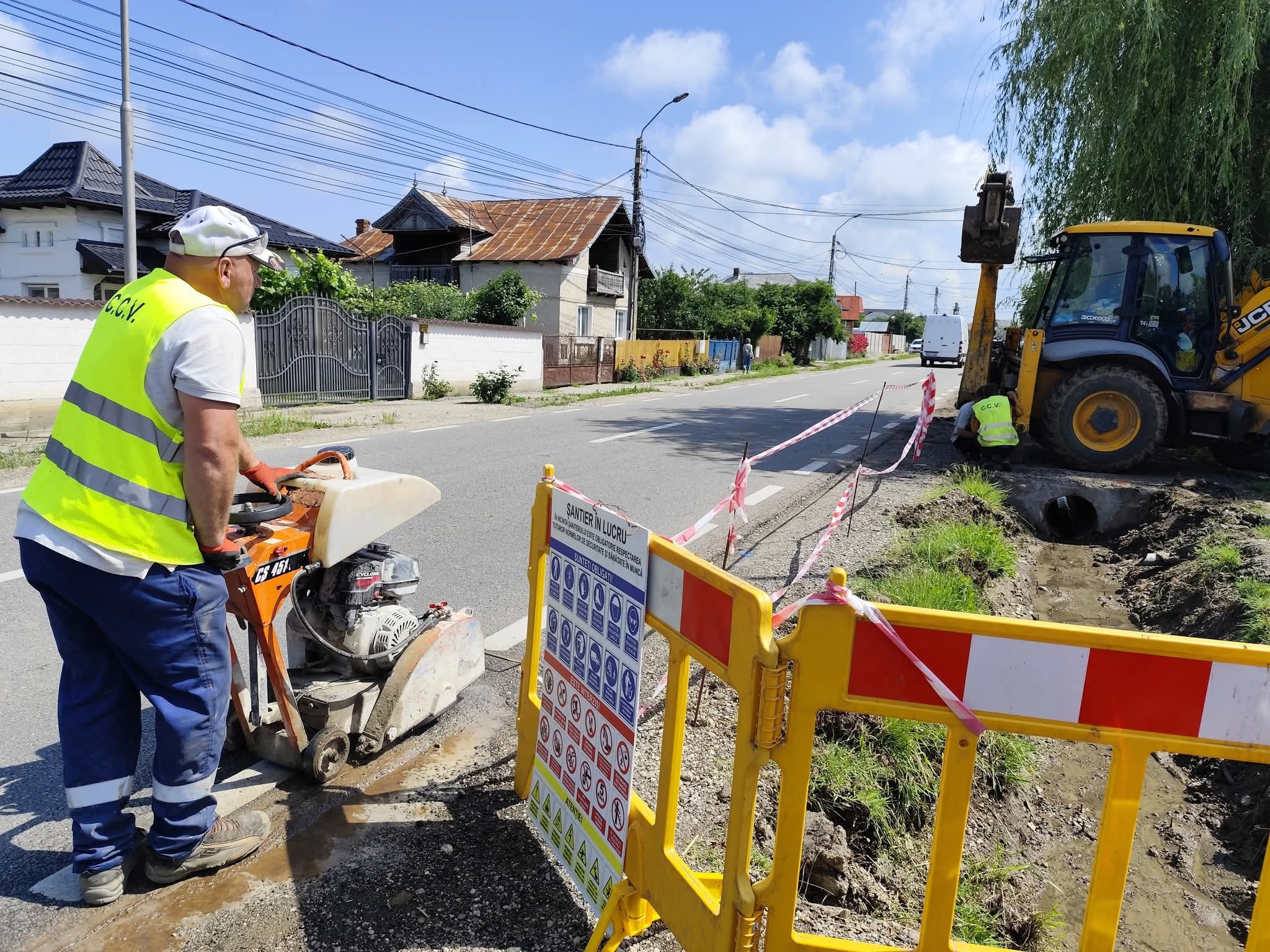 Alertă în trafic: Șantier activ la intrarea în Racovița. Restricții și măsuri de precauție pentru șoferi