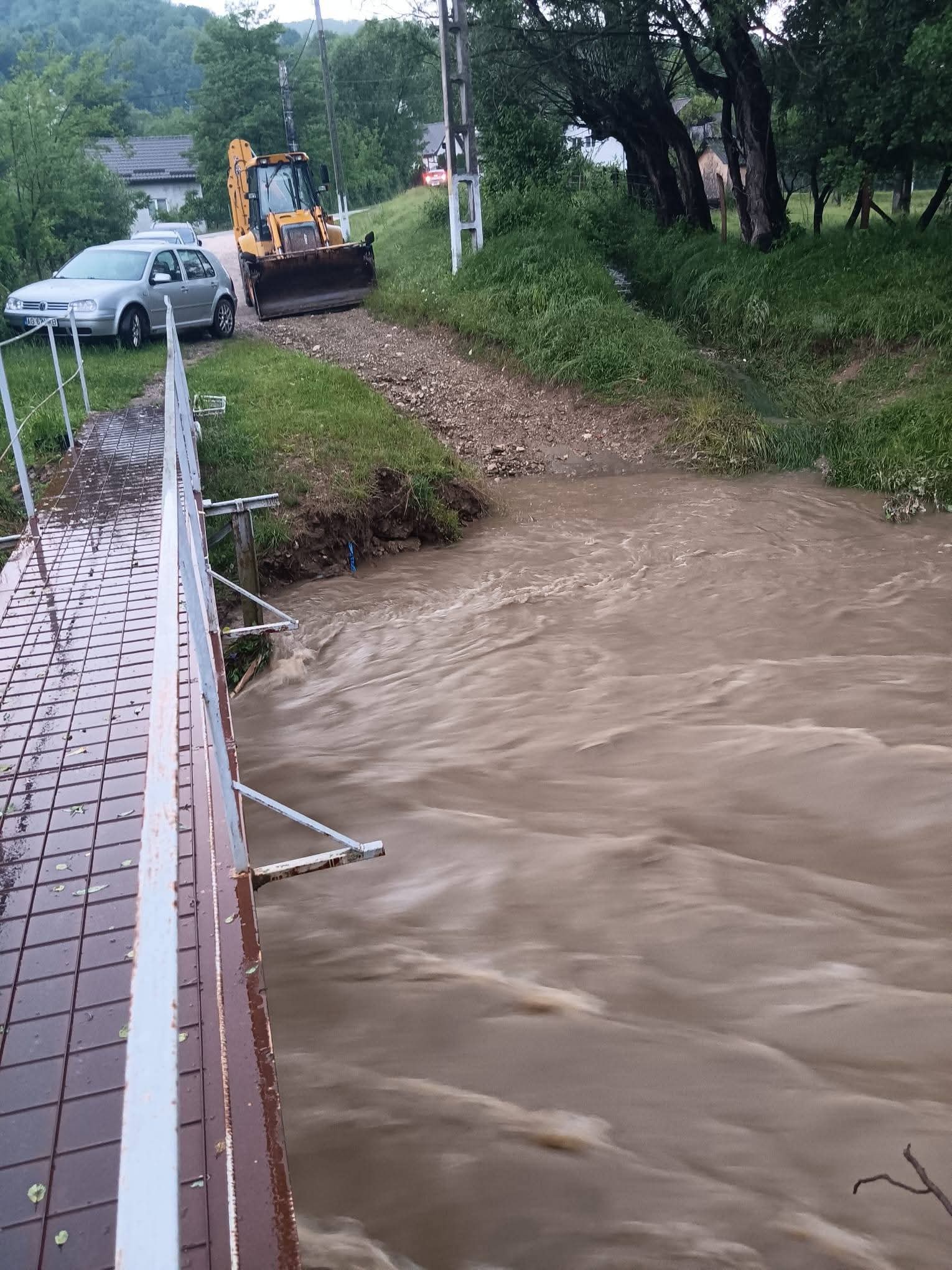 Bughea de Jos sub asediul apelor. Intervenții de urgență pentru limitarea dezastrului