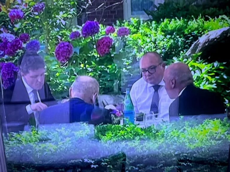 IMAGINI-BOMBĂ de la BRUXELLES! Nicușor Dan, SURPRINS la masă cu ȘEFUL SPP și Rareș Bogdan – Ce PUNEAU la cale în plin SCANDAL în PNL?