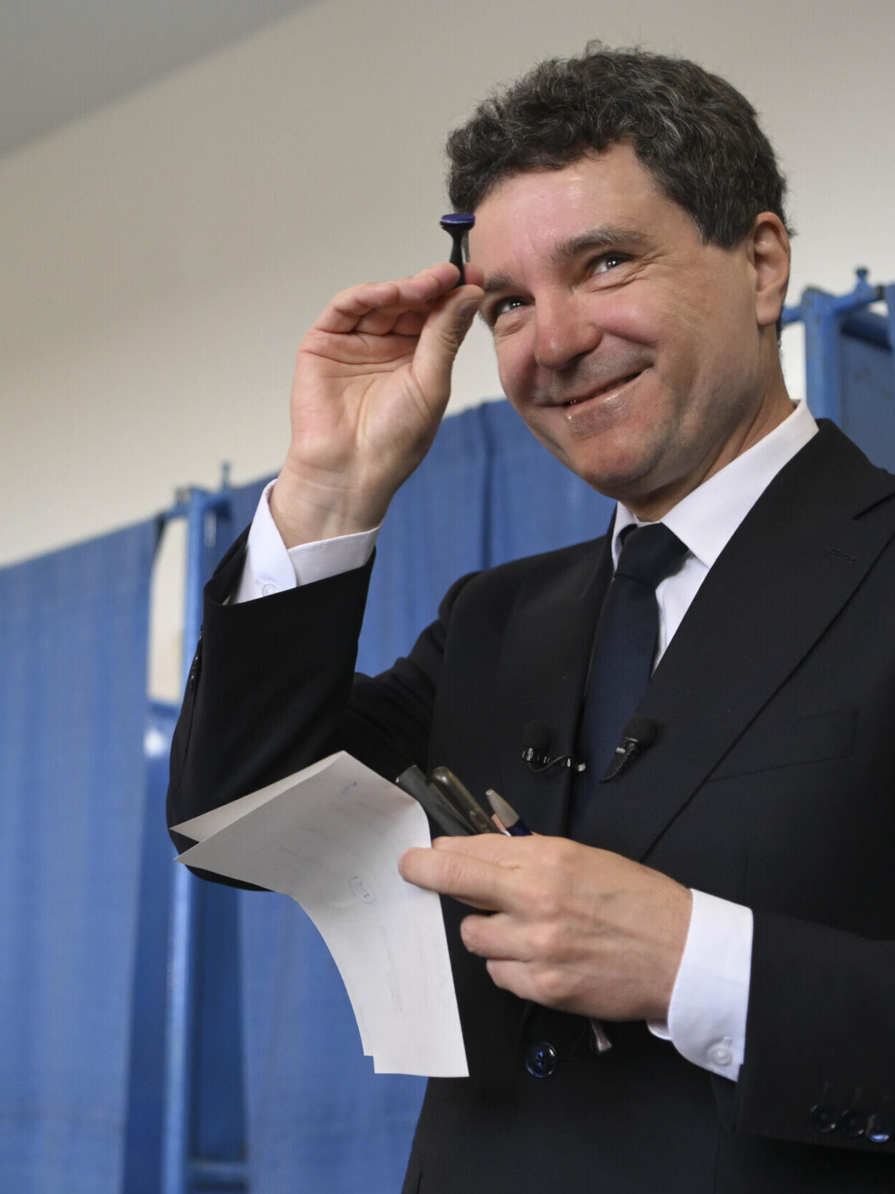 BOMBĂ ÎN POLITICĂ! Nicușor Dan anunță numele noului premier la ora 18:00: Cine este personajul care se află deja la Cotroceni!