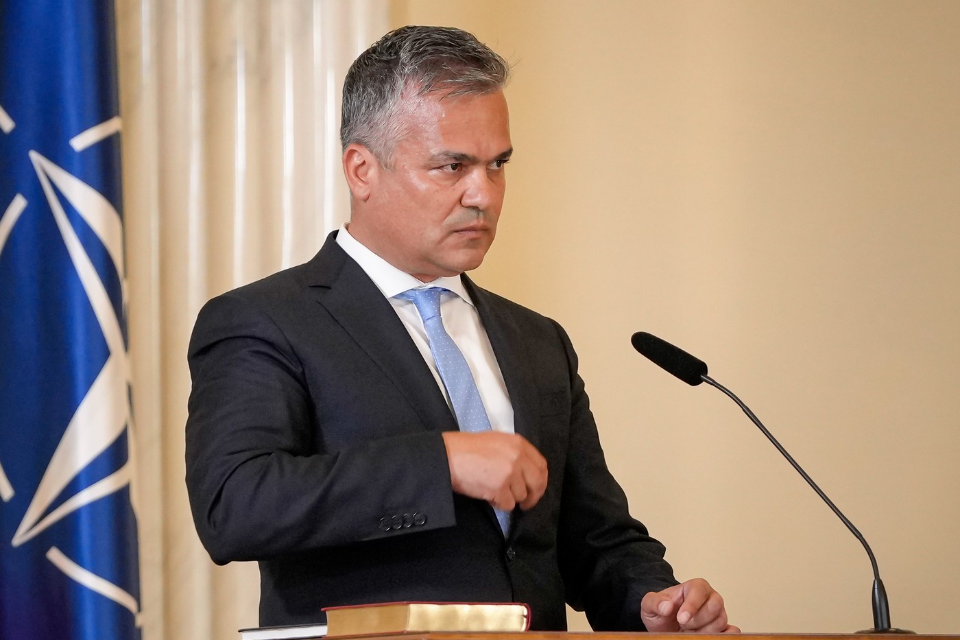 ȘEDINȚĂ DECISIVĂ pentru Guvernul Veștea! Cine TRĂDEAZĂ și cine îl SALVEZĂ pe premierul desemnat?