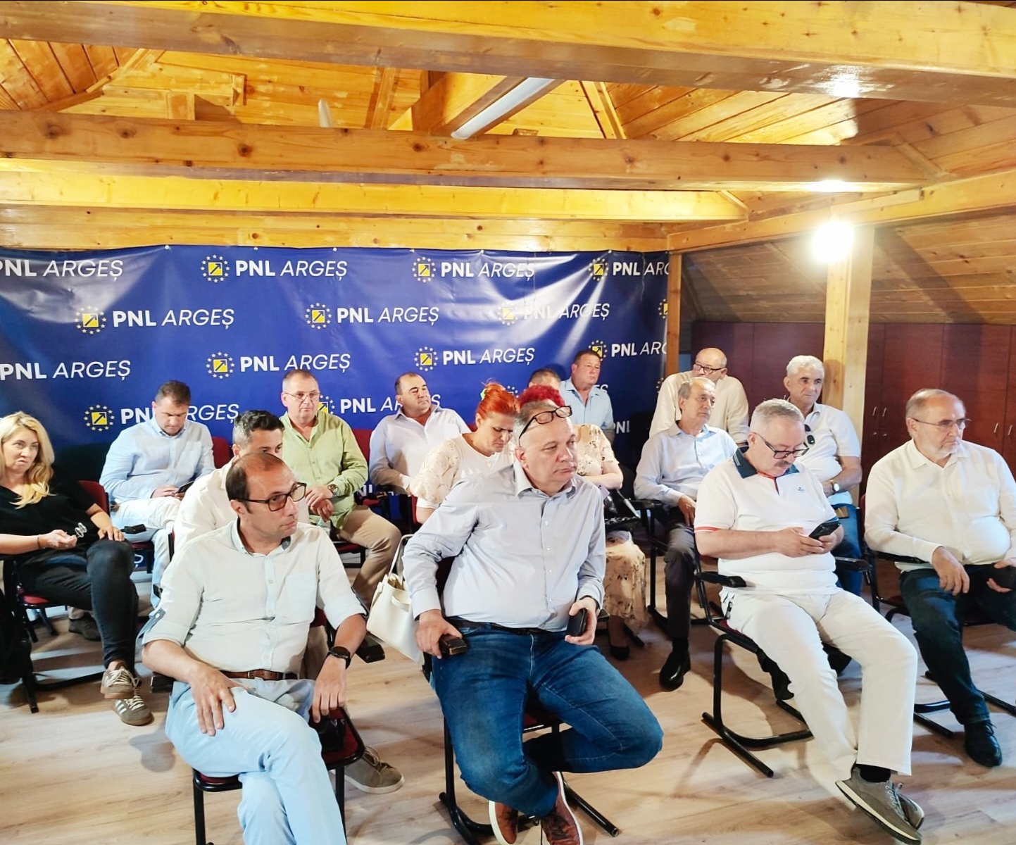 Acum! Președintele PNL Argeș, senatorul Mihai Cotet- întâlnire informală cu echipa liberală din județ