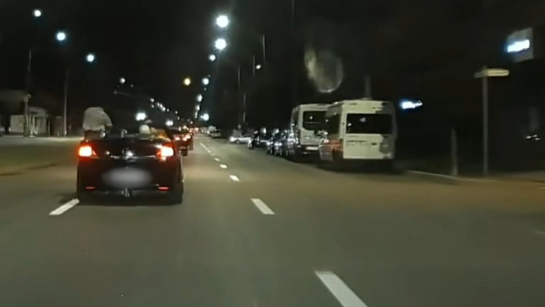 Imagini șocante! Ce a făcut un șofer la volanul unei decapotabile i-a lăsat pe toți mască: „E inconștiență totală!”