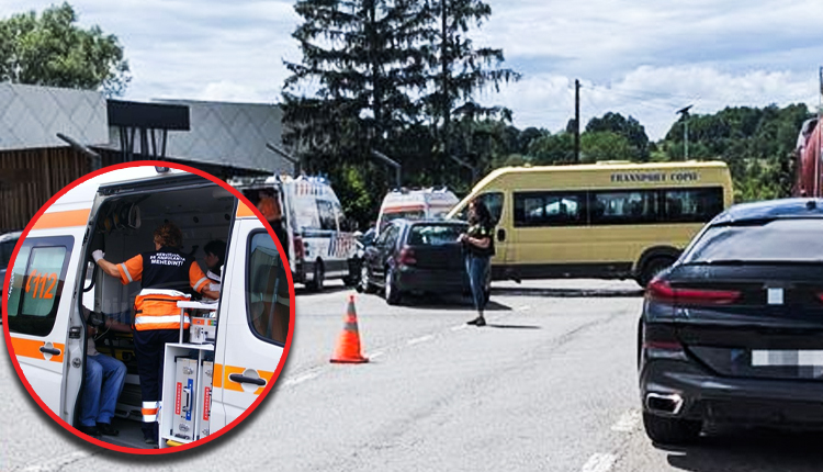 ACUM! MICROBUZ plin cu ELEVI implicat în ACCIDENT! Doi COPII duși de urgență la spital!