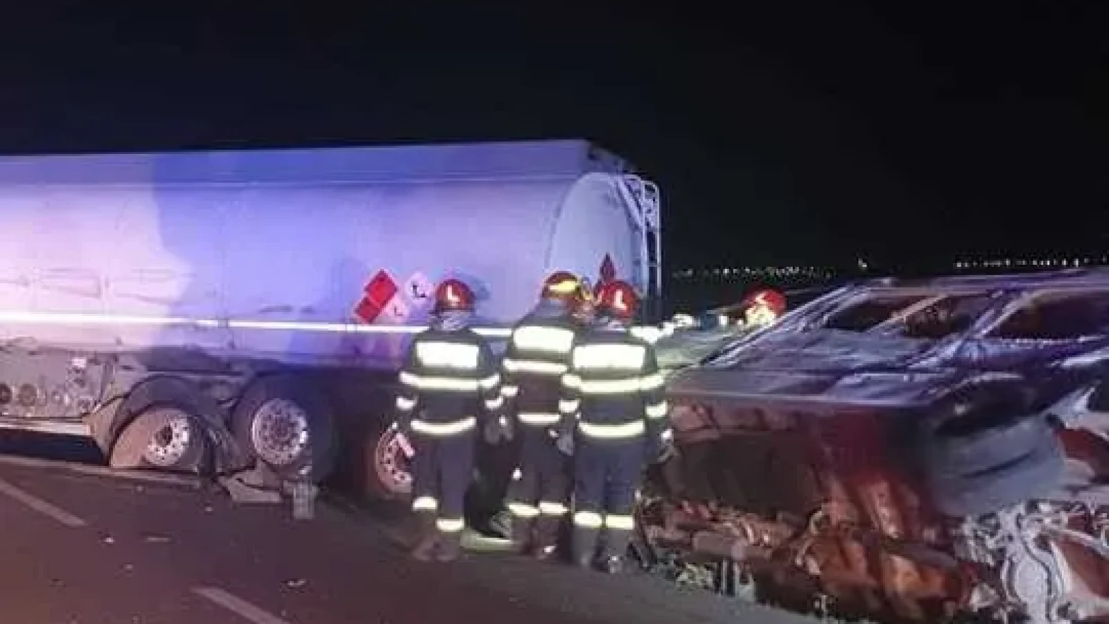 Carnagiu pe Drumul Morții! Impact devastator între o cisternă, un microbuz și o dubă: Opt persoane au ajuns de urgență la spital!