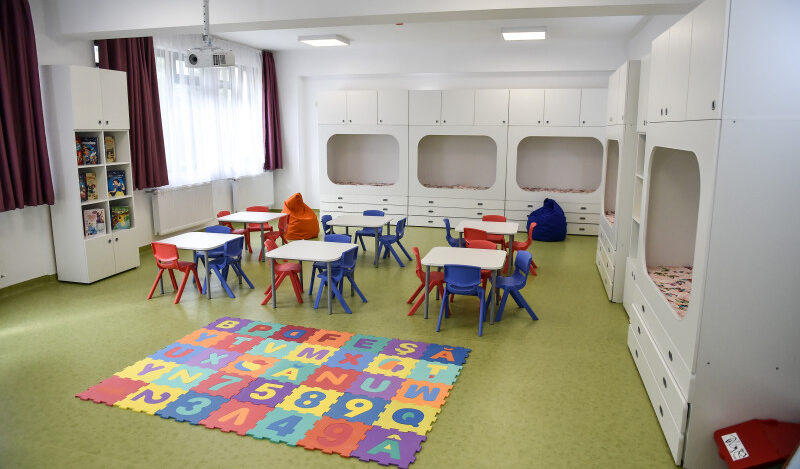 Veste importantă pentru părinții din Pitești! Au început înscrierile pentru locurile rămase libere în creșe