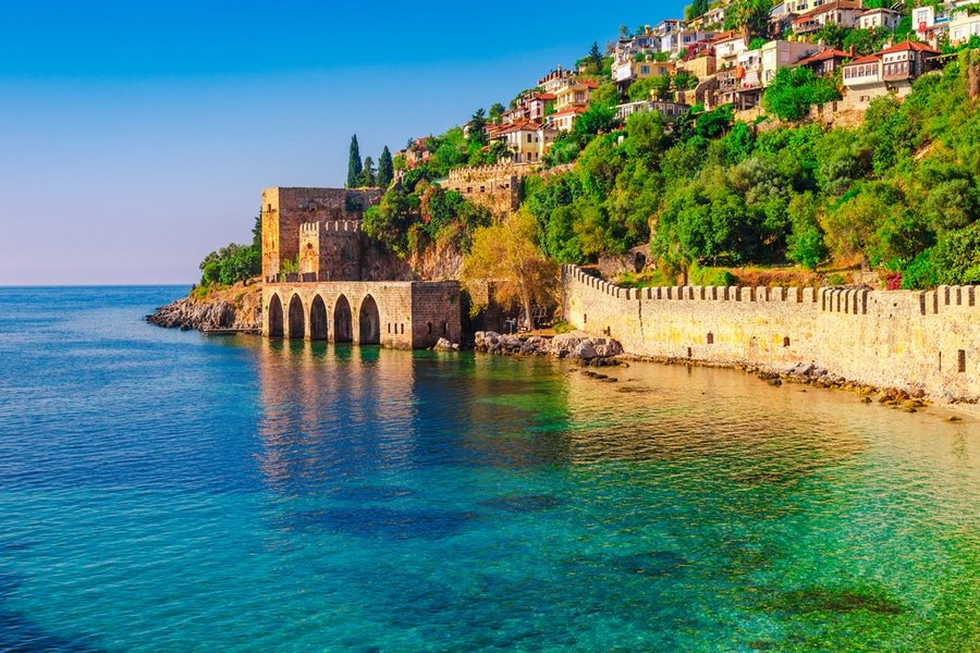 Lovitură pentru românii care merg în Turcia! Ce s-a interzis pe plajele din Antalya. Amenda este uriașă!