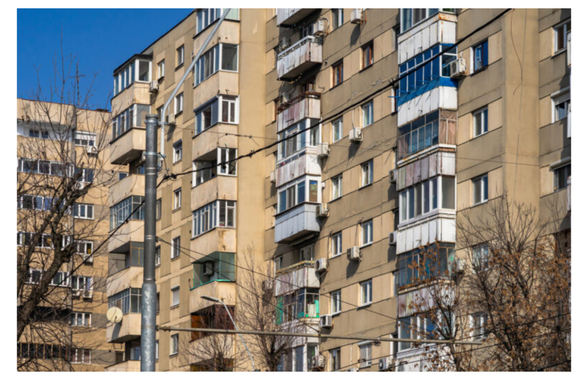Lovitură pentru românii de la bloc sau curte! Ce nu ai voie să faci în garaj fără acest document obligatoriu