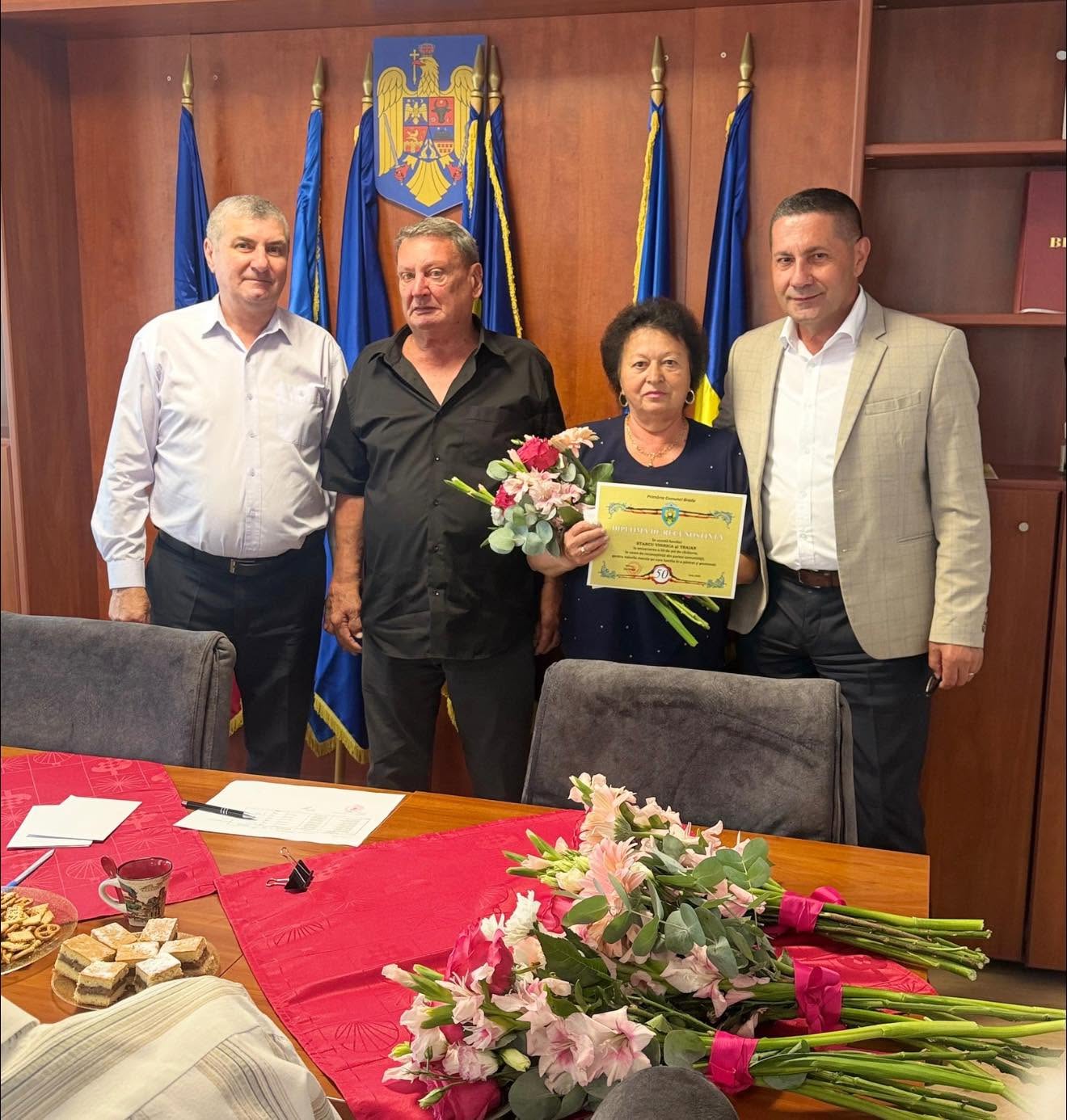 Primarul Dan Stroe a premiat cuplurile de aur din Bradu: „Sunt un exemplu de iubire, respect și devotament pentru întreaga comunitate”