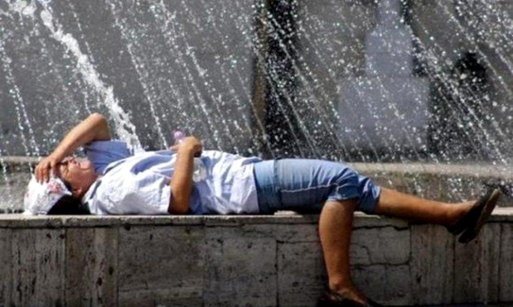IADUL s-a DEZLĂNȚUIT în România! Primele DECESE cauzate de CANICULĂ și AVERTISMENTUL TERIFIANT al meteorologilor: „Urmează apogeul!”