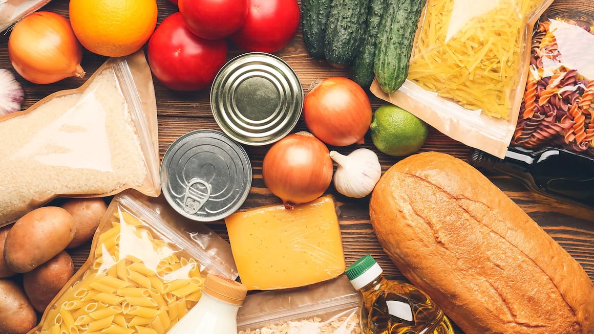Veste uriașă pentru toți românii! Ce se întâmplă cu prețurile la alimente până în 2026: Iată lista celor 17 produse vizate!