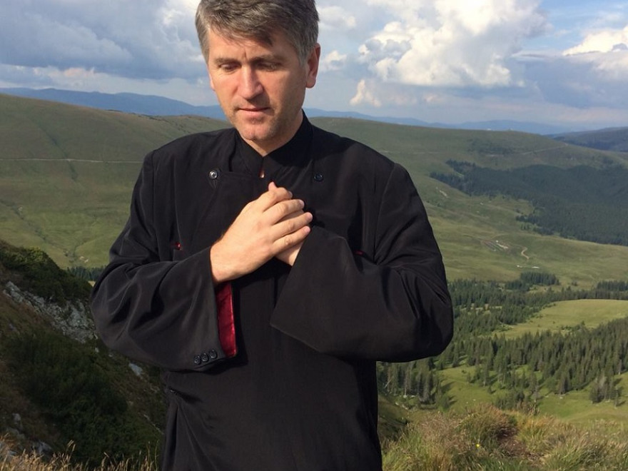 ȘOC TOTAL! Cristian Pomohaci, ridicat de mascați: Detalii cutremurătoare despre ce le făcea adolescenților în propria casă!