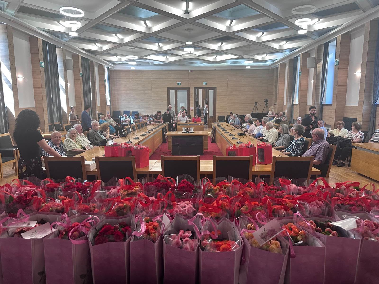 Incredibil ce s-a întâmplat astăzi în Pitești! Secretul celor 77 de cupluri care au uimit întreaga comunitate!