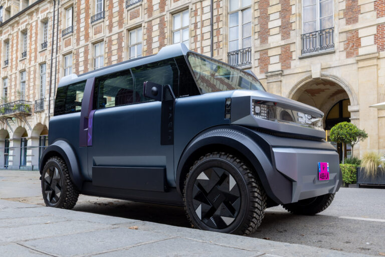 dacia hipser paris