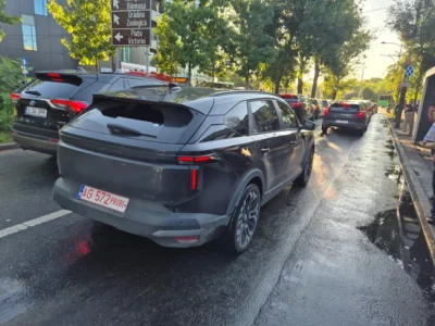SURPRIZĂ INCREDIBILĂ de la Dacia! Noul model Striker surprins în trafic: E mai mare decât Bigster și are un preț de NECREZUT! 1 dacia striker spotted in bucharest v0 kxxl9b0hoa6h1
