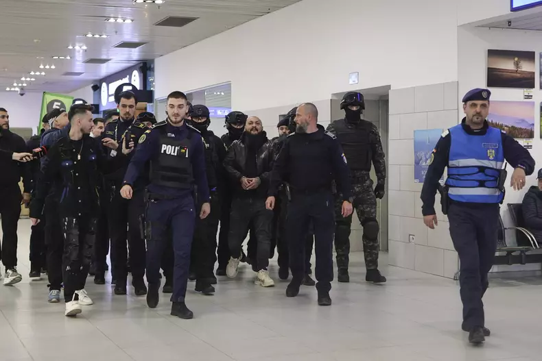 Șoc total pentru Dani Mocanu! A fost scos din închisoare sub escortă: Ce au descoperit procurorii în cuștile cu lei și tigri