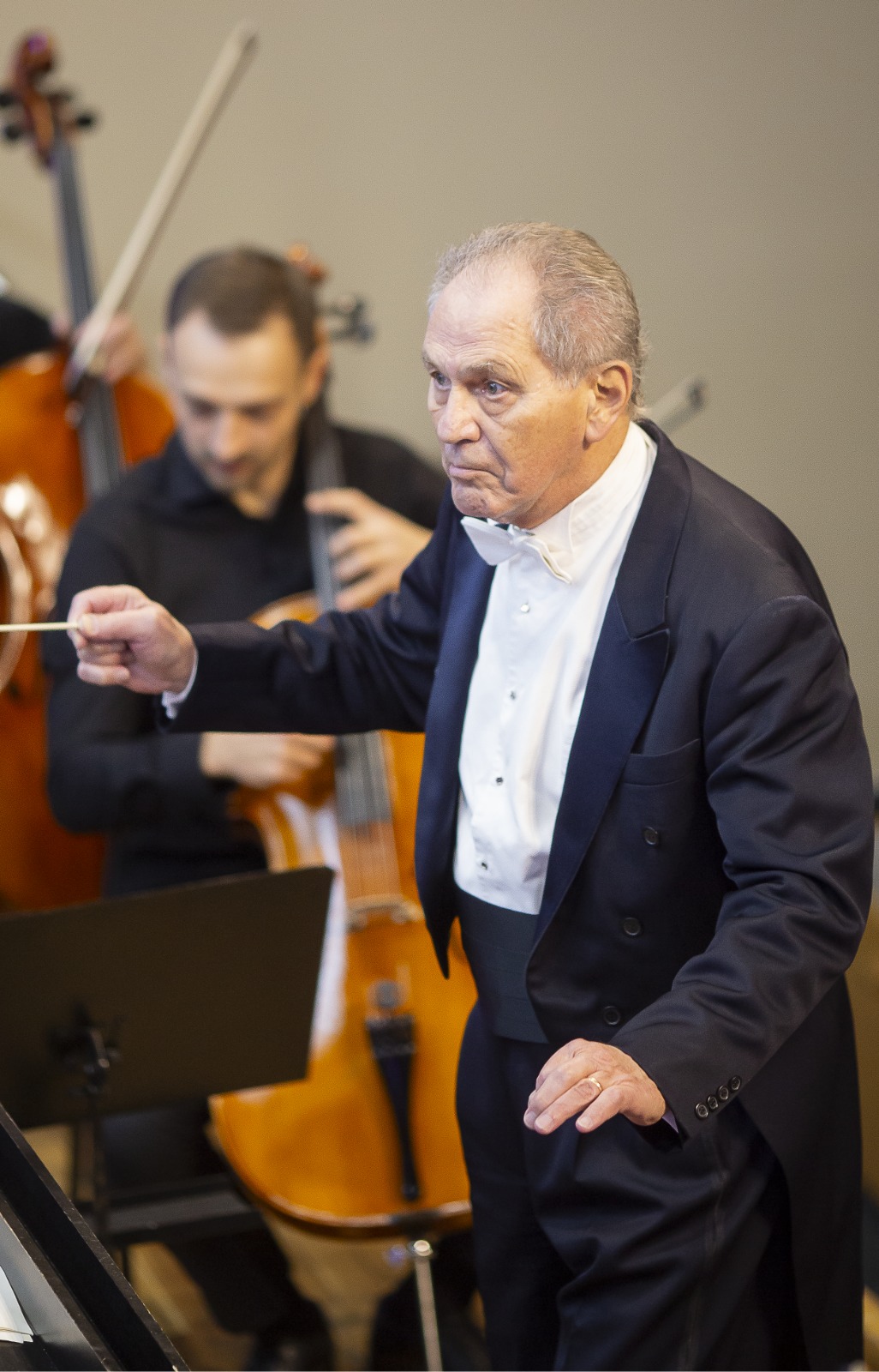 Dirijorul Cristian Mandeal revine la pupitrul orchestrei simfonice a Filarmonicii Pitești! Anunț de ULTIM MOMENT!