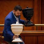 Șoc în Parlament! Guvernul Veștea a picat la vot: 189 pentru și 23 contra