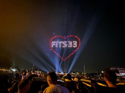 Imagini superbe pe cer la Festivalul Internațional de Teatru! Ce a apărut la miezul nopții a lăsat sute de oameni fără cuvinte