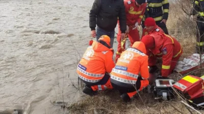 ACUM!Alertă!Tânără salvată de la înec! Accident sau tentativă de sinucidere?