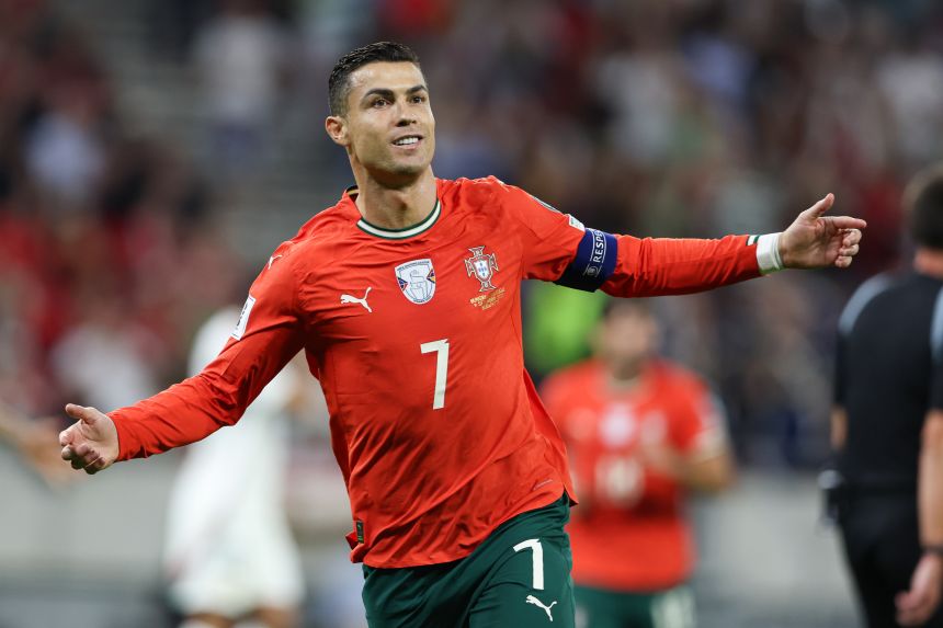 S-a scris istoria! Cristiano Ronaldo a stabilit un record incredibil la 41 de ani și l-a egalat pe Messi: Lumea fotbalului e în stare de șoc!