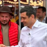 Imagini incredibile cu George Simion la Târgul de la Negreni! Ce a pățit liderul AUR când a apărut în mijlocul mulțimii!