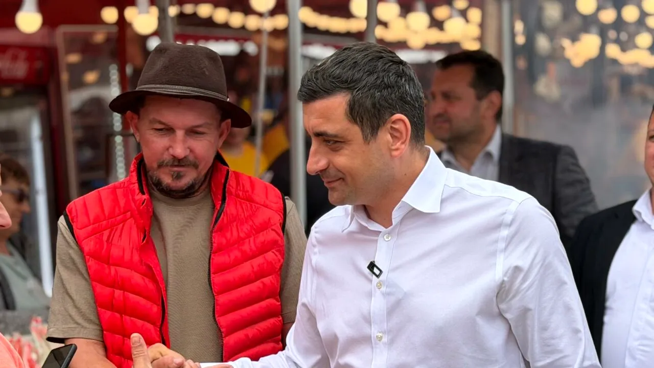 Imagini incredibile cu George Simion la Târgul de la Negreni! Ce a pățit liderul AUR când a apărut în mijlocul mulțimii!