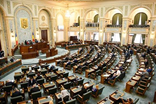 SURPRIZĂ în SENAT! Doi PARLAMENTARI au trecut la PNL chiar în timpul NEGOCIERILOR pentru noul GUVERN!