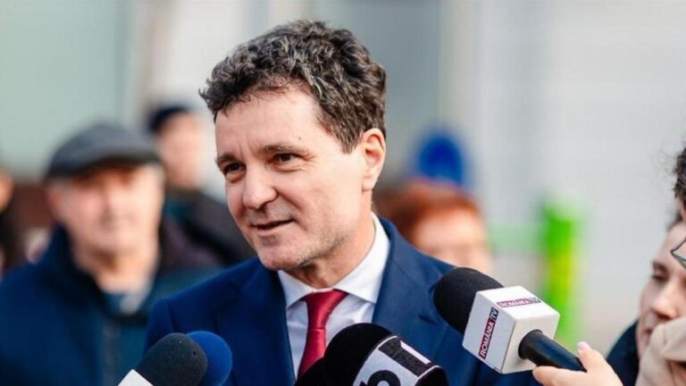 Criza politică continuă, iar Nicușor Dan este din nou plecat din țară