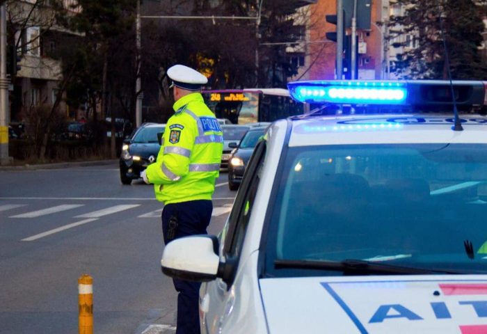 Haos total pe șosele! Un șofer a atacat un polițist după o urmărire ca în filme. Gestul incredibil care l-a aruncat direct după gratii!