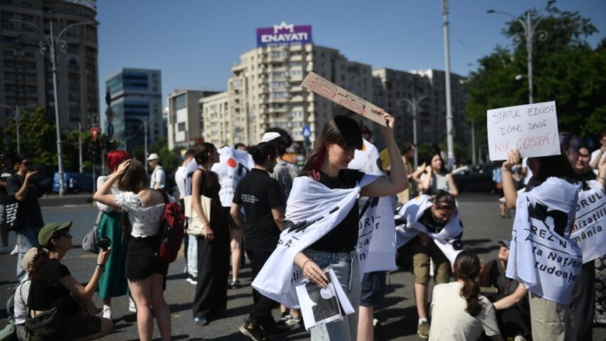 Revoltă totală în plină stradă! Studenții au răbufnit împotriva legii care a pus pe jar întreaga țară: „Nu se mai poate!”