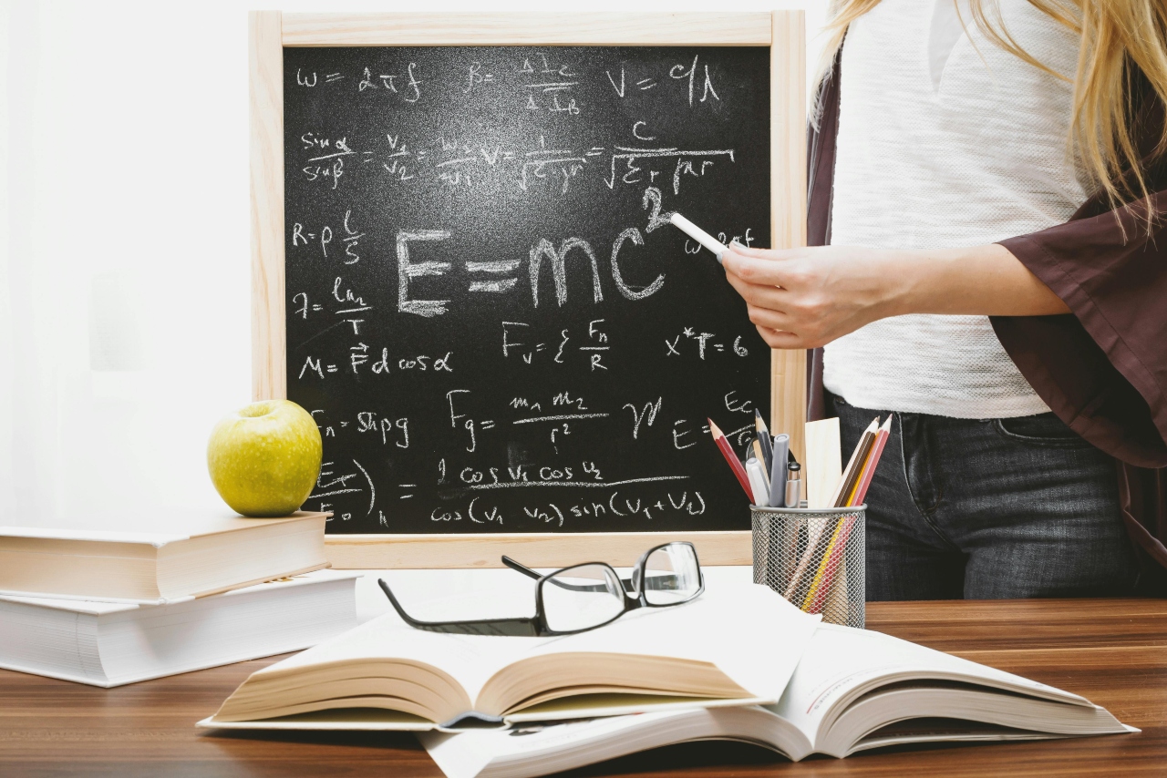 Diferență colosală de bani între profesori în 2026! Suma uriașă care le intră pe card celor din universități