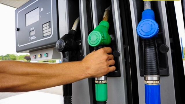 Șoc total la pompă! Motorina a ajuns aproape 10 lei: Vestea care îi va lăsa mască pe toți șoferii din România!