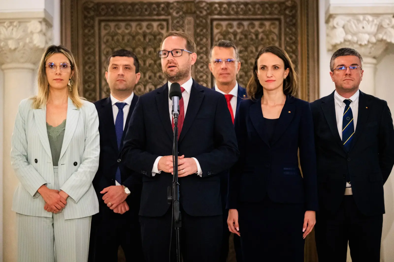 BOMBĂ în politică! USR vrea să dea noul Premier al României: Planul neașteptat care schimbă totul!