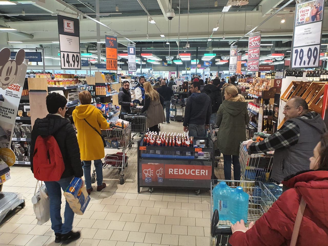 „PANICĂ ȘI VIOLENȚE ÎN MAGAZINE! Promoțiile la ventilatoare au declanșat un adevărat haos!