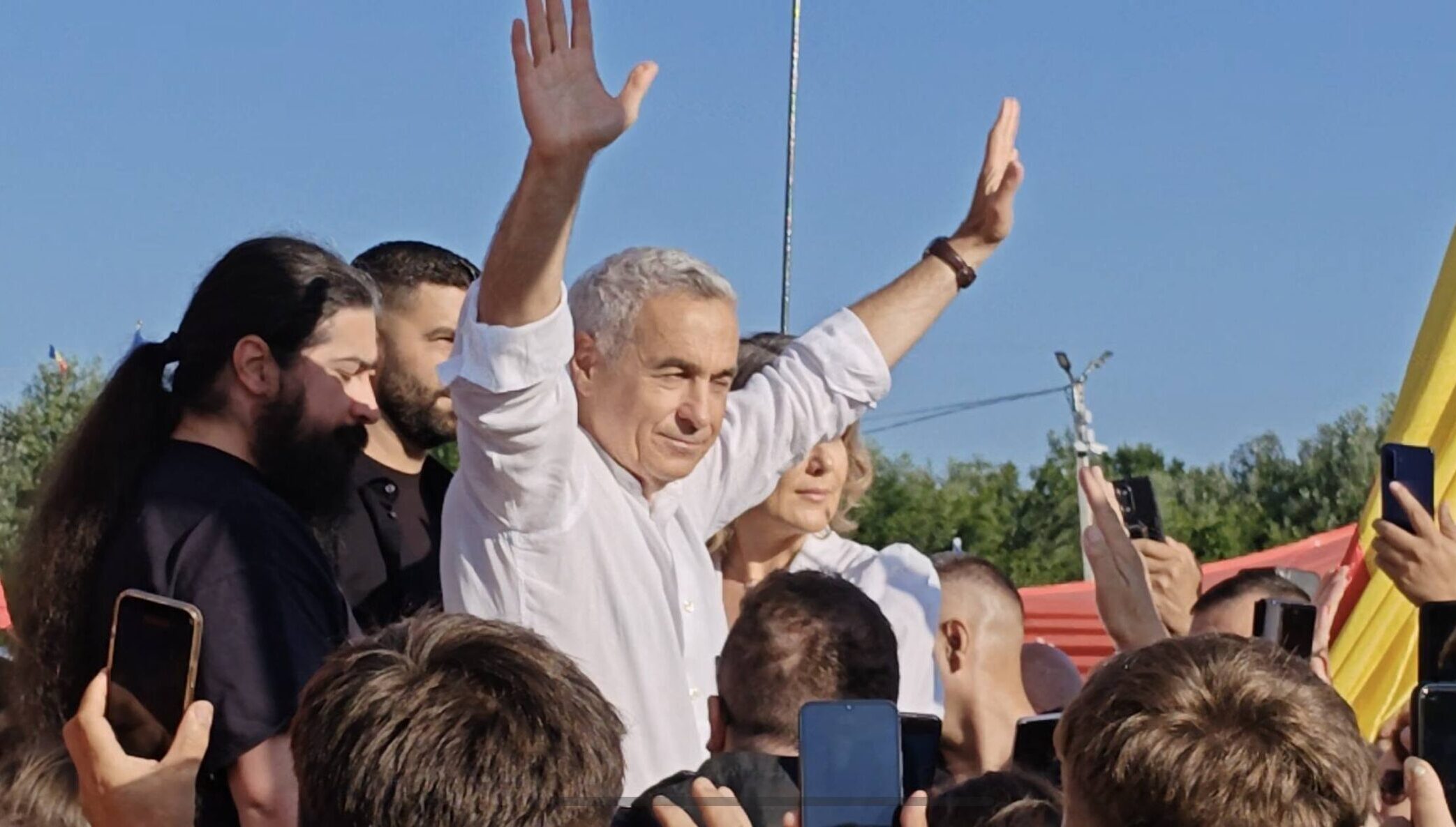 Deputat de Argeș – maestru de ceremonii pentru Călin Georgescu! Mâna dreapta a lui Simion încearcă să îl aducă pe „Mesia” la conducerea AUR?
