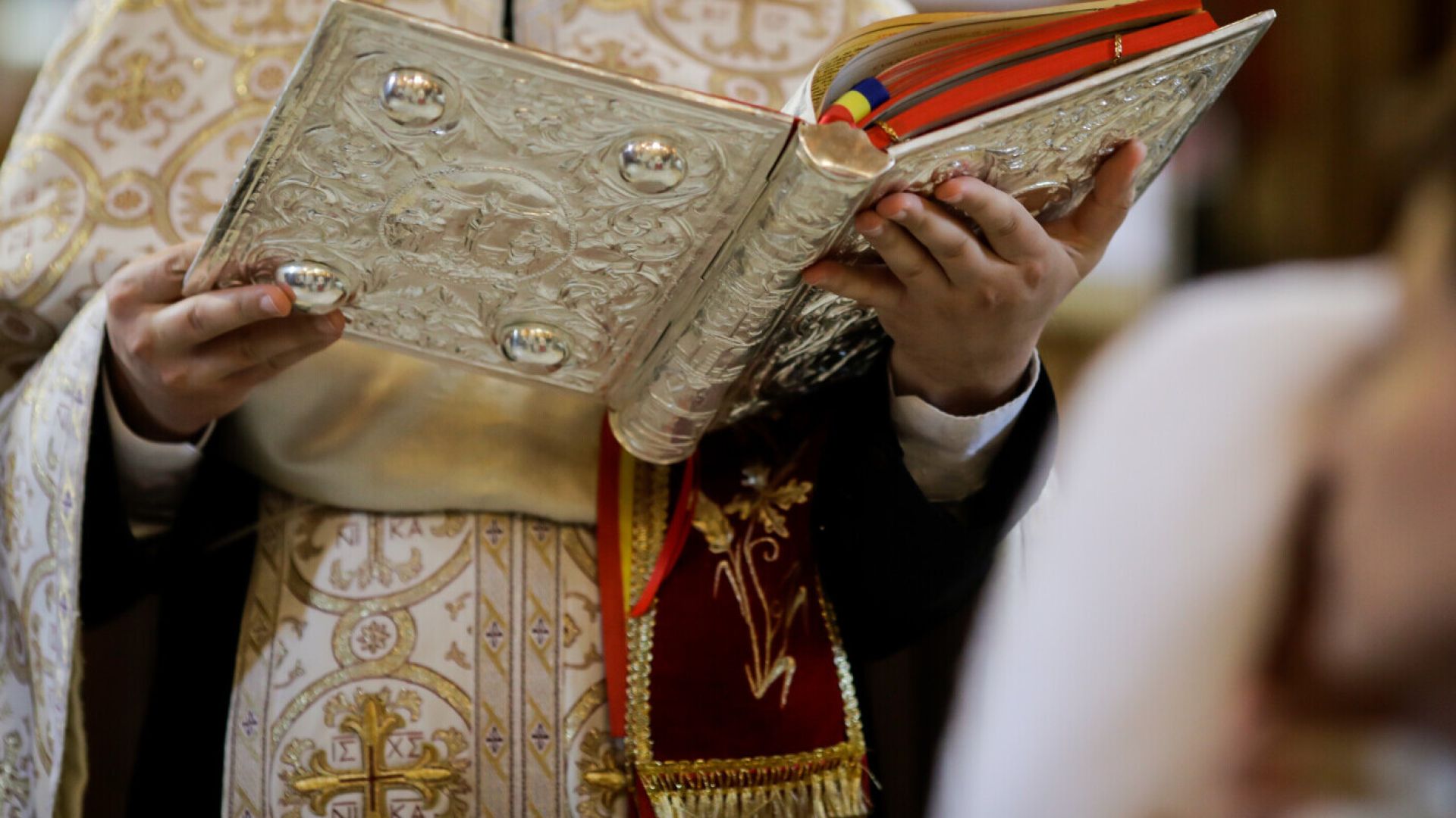 Patriarhia Română MOBILIZEAZĂ parohiile în fața caniculei. APEL pentru distribuirea de apă și RUGĂCIUNI pentru ploaie!