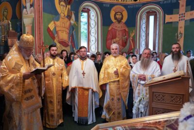 ÎNĂLȚARE duhovnicească la peste 1.200 de metri! Mănăstirea Paltinul și-a CINSTIT ocrotitorul printr-o SLUJBĂ arhierească